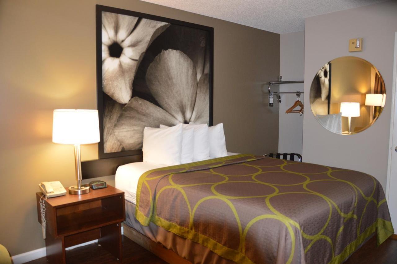 Super 8 By Wyndham Madison Hotel Kültér fotó